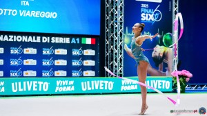 final6 f motto viareggio vignozzi bianca   nastro sfe06705 copia simone ferraro ph copia